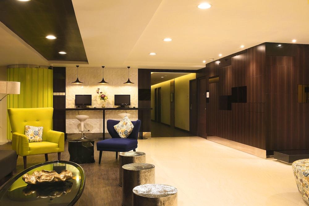 Bonnet Hotel Сурабая Экстерьер фото