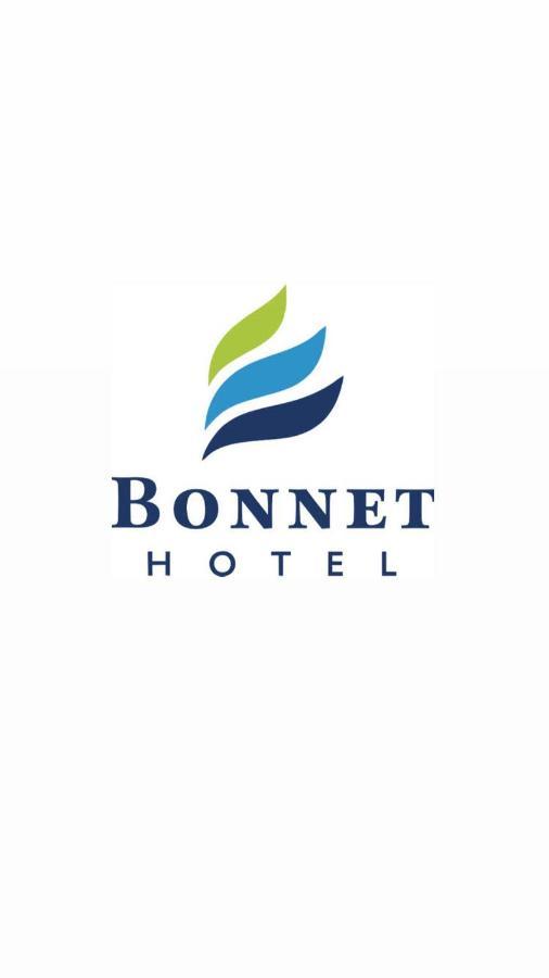 Bonnet Hotel Сурабая Экстерьер фото